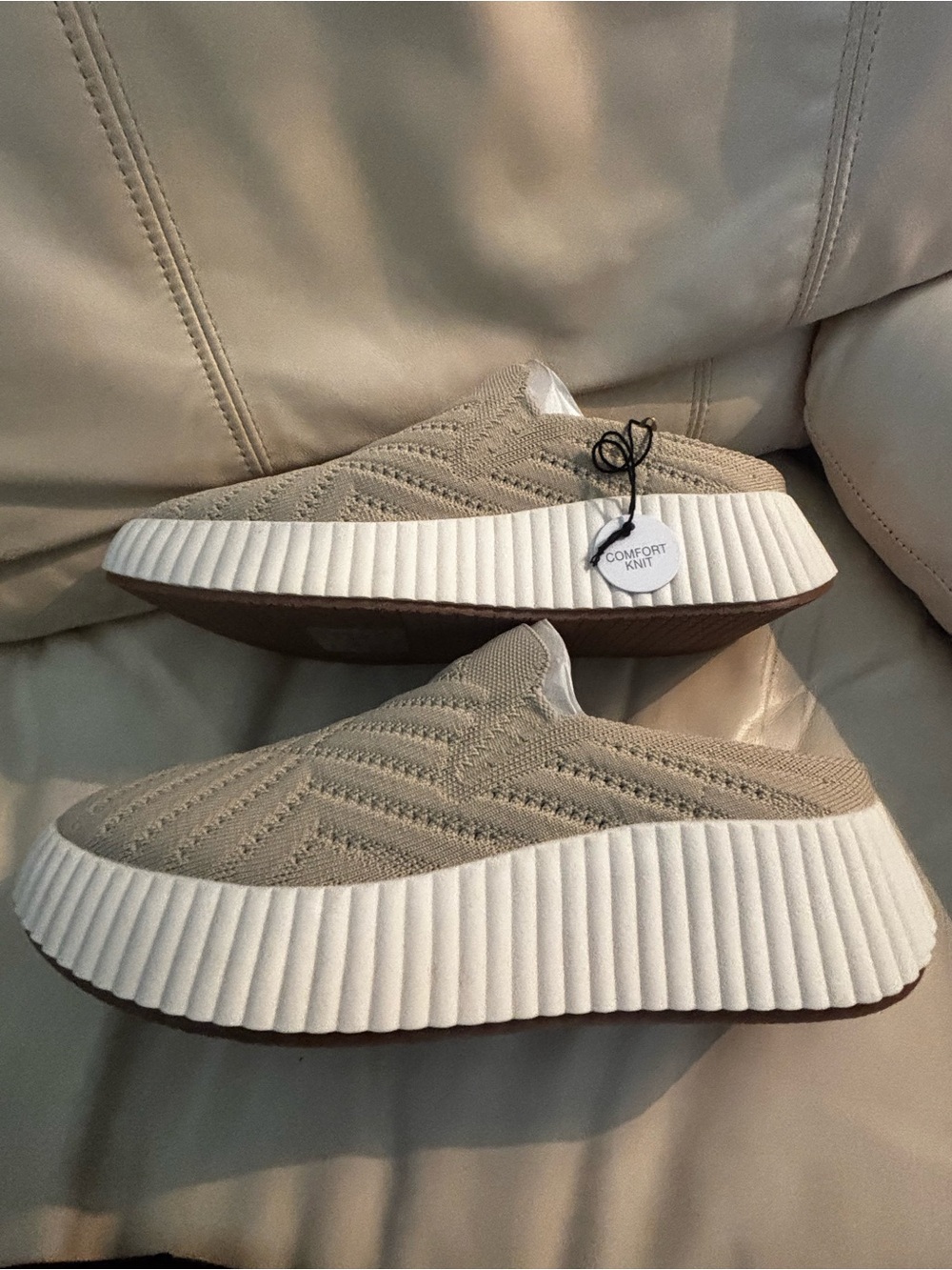 SZ 8.5 NWT Sonoma Slip-On Comfort Knot Platform SIMANGI Mules in Beige and White - Picture 2 of 8